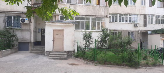 Тұрғын үйдің ауласы, кіреберісі және жасыл желектері