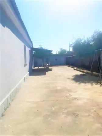 Қақпалы верандасы бар учаскеге бүйірден қарау