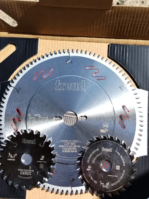 Дисковые пилы Freud в упаковке, вид сверху
