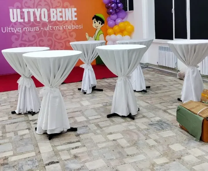 шесть круглых столов на мероприятии