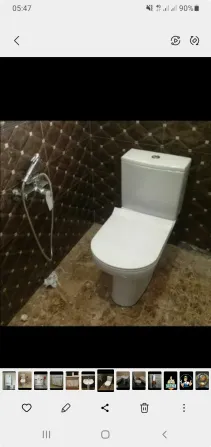 Унитаз установлен в ванных, отделка стены