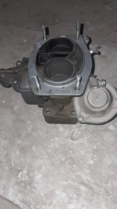 Карбюратор с видимой конструкцией и креплениями