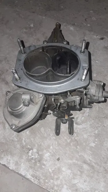 Карбюратор с несколькими ракурсами и деталями