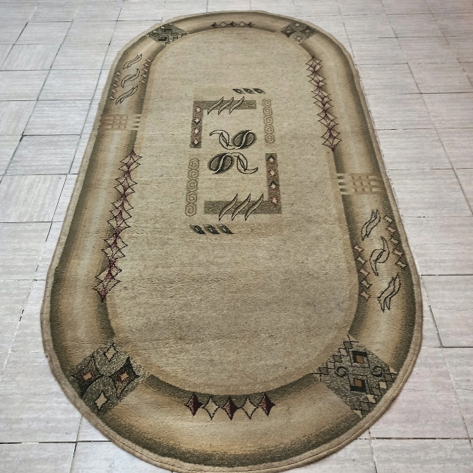 Нейтралды түстермен өрнектелген овальды ковер