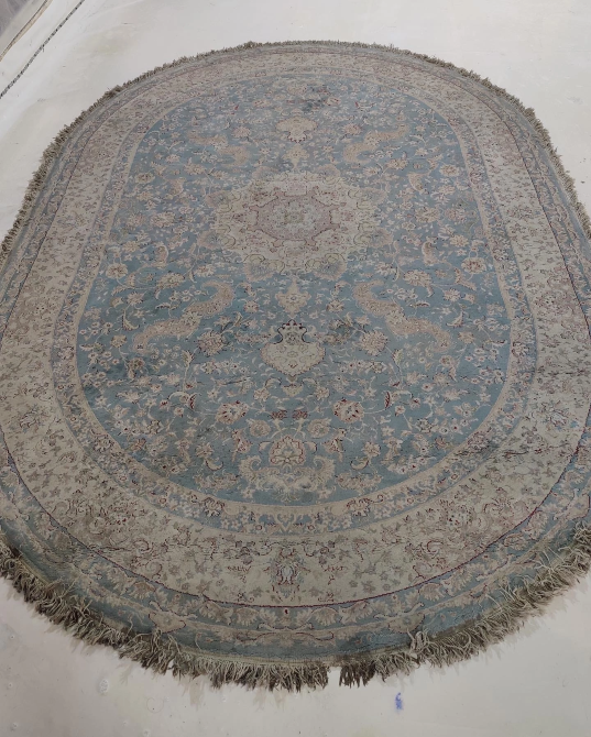 Көк түсті овальды ковер гүлді өрнегімен