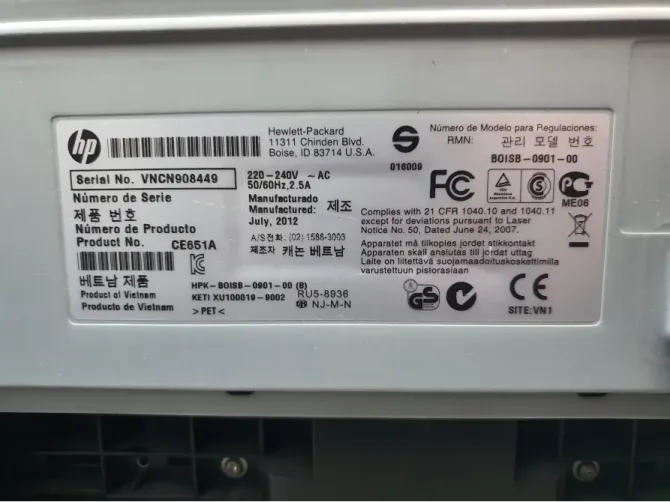 HP LaserJet P1102 сериялық нөмірі мен сипаттамаларымен ақпараттық табличка