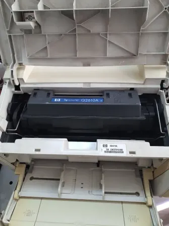 HP LaserJet 2300 принтерінде орнатылған картридж