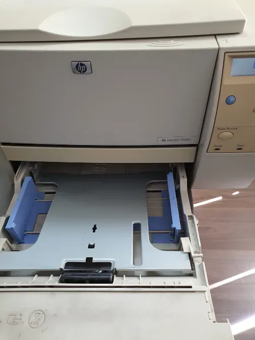 HP LaserJet 2300 принтерінің лоткасында қағаз жоқ