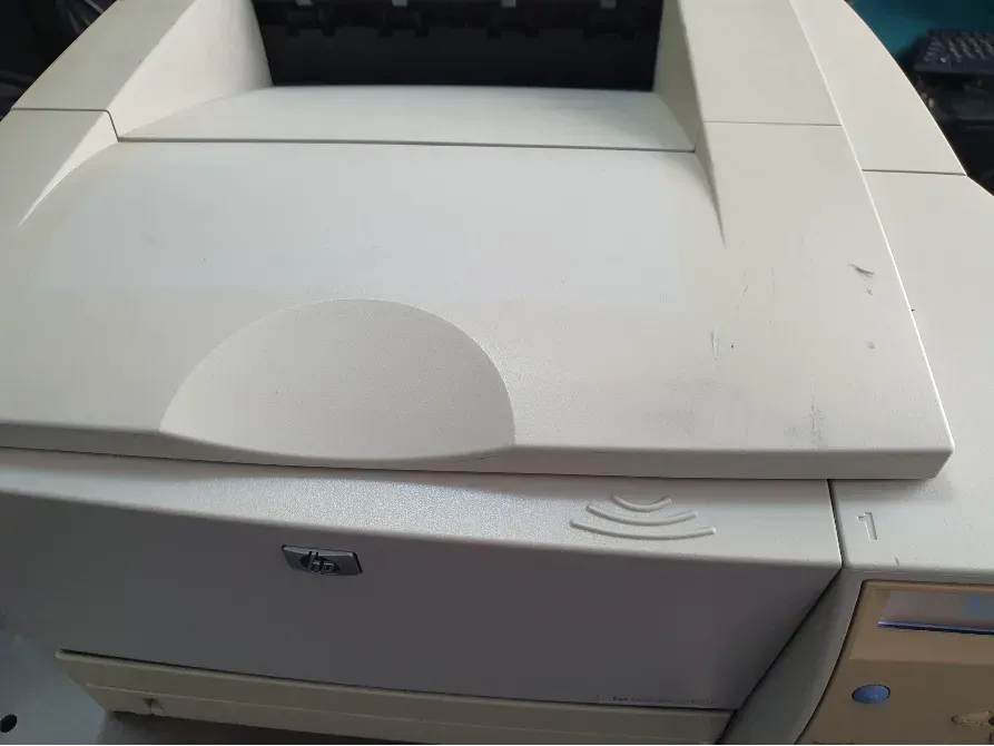 HP LaserJet 2300 принтерінің үсті көрінісі
