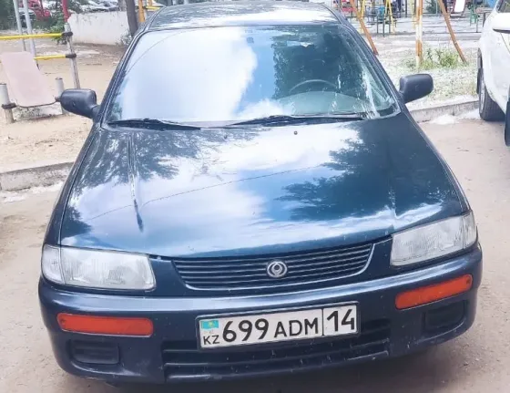 Автомобиль черного цвета спереди с номером кузова KZ 699 ADM 14