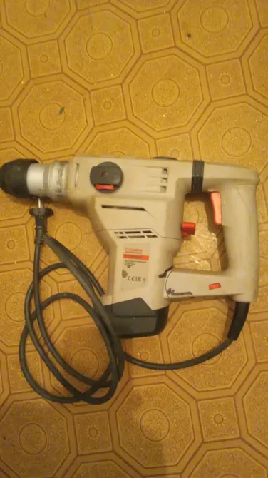 Перфоратор с кабелем и переключателями