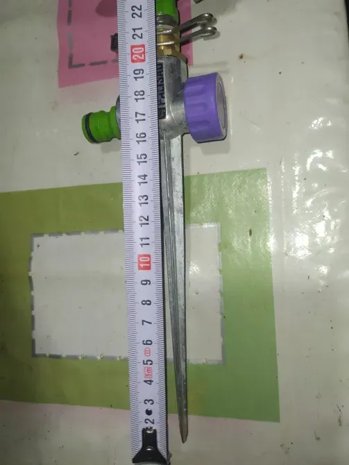 Изображение 1: Устройство для полива с измерительной лентой