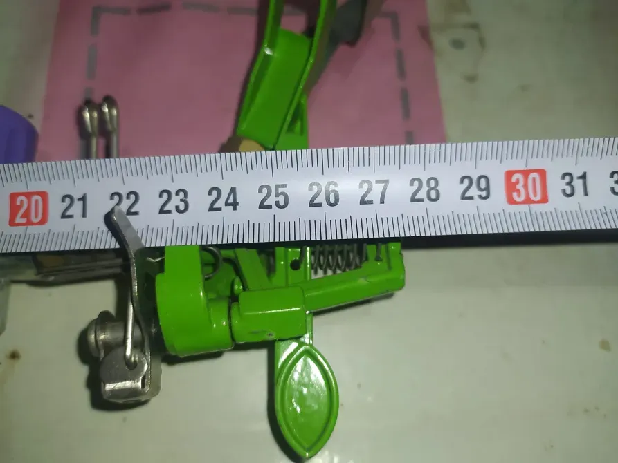 Изображение 7: Вид поливного устройства с измерительной лентой сверху