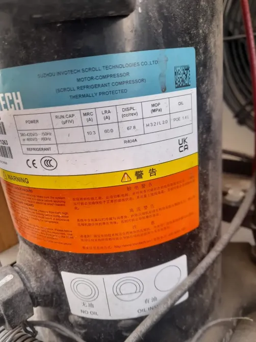 Этикетка компрессора с техническими характеристиками