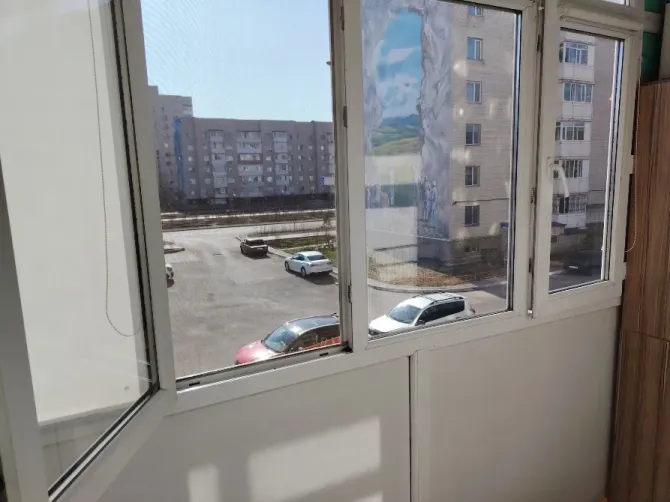 вид из окна на улицу