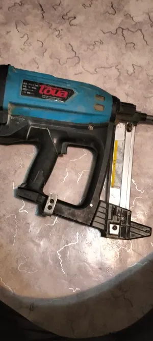 Пневматический степлер с голубой рукояткой