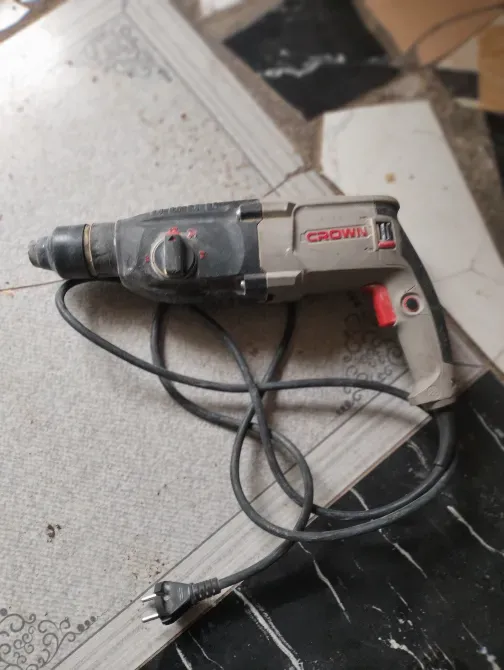 Инструмент Crown с кабелем и патроном для сверления