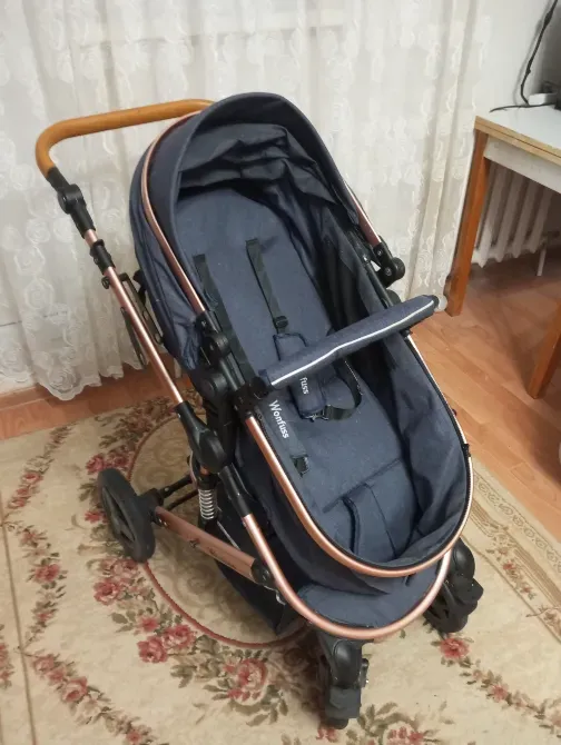 Коляска в открытом состоянии с текстильным покрытием