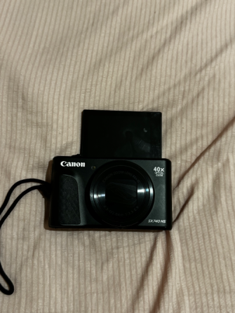 Canon камерасы ашық экранмен матада