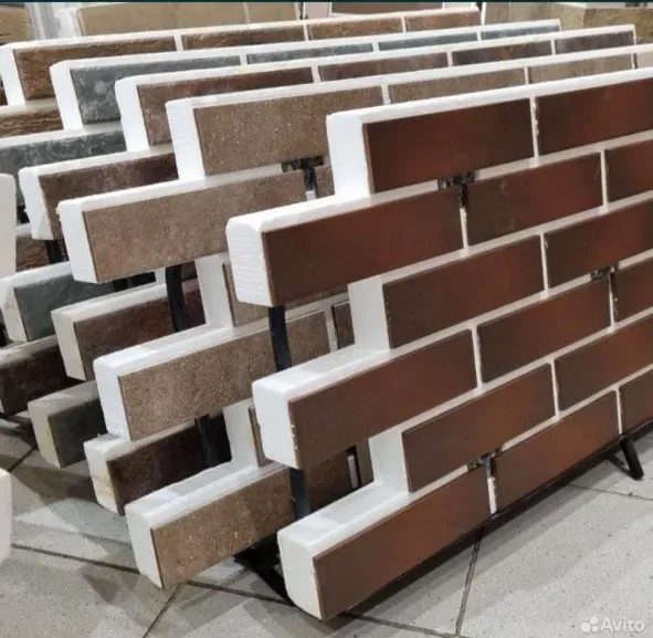 кирпичные панели разных цветов и текстур