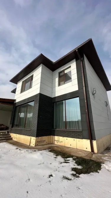 современный дом с комбинированным фасадом