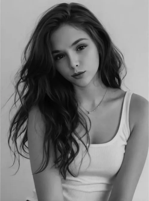 Ұзын толқынды шашы бар, ақ жейде киген жас әйелдің портреті, отырған күйде, жүзінде тыныш әрі ойлана қарау.