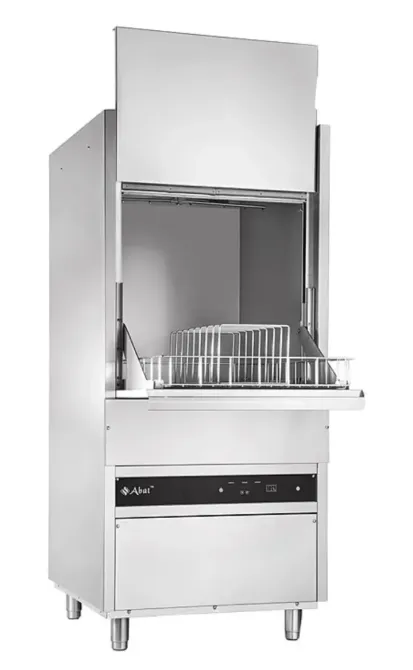 Промышленная посудомоечная машина с открытым фронтом и металлическим корпусом, предназначенная для быстрого мытья посуды в ресторанах и кафе