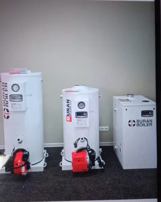 Котлы Buran на фото: три модели различного размера, расположенные в помещении, с видимыми элементами управления и горелками