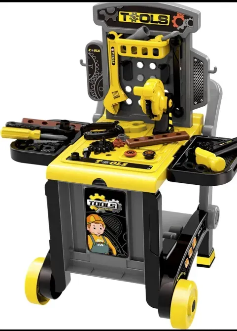 Игровой стол с инструментами и аксессуарами