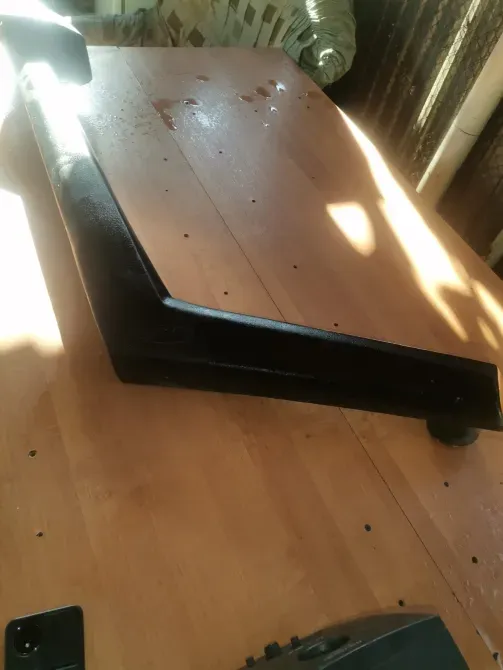 Анги автомобильной детали на столе