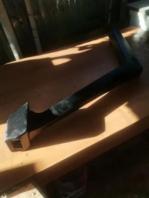 Профиль автомобильной детали с решеткой