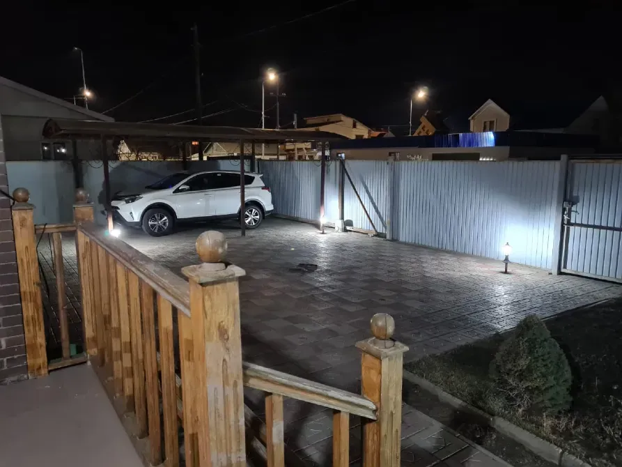 Уголок для отдыха с мангалом и светильниками