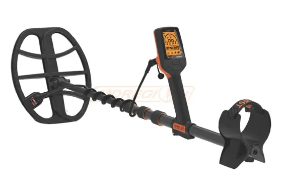 Дисплеймен жабдықталған және ыңғайлы тұтқасы бар металл іздегіш, жер астында металл нысандарын іздеу үшін арналған.