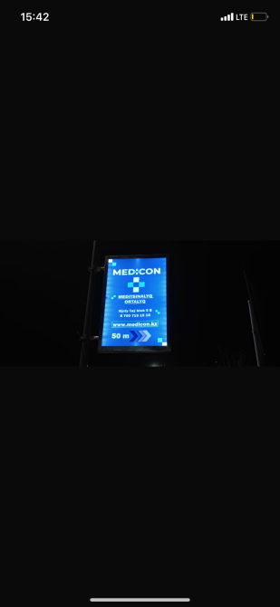 медициналық орталықтың жарнамалық тақтасы