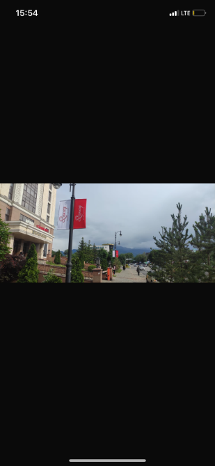 туы бар көше және тауларға көрініс