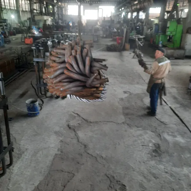 процесс работы с металлическими деталями