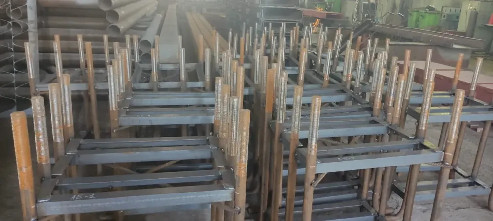 металлические поддоны на складе