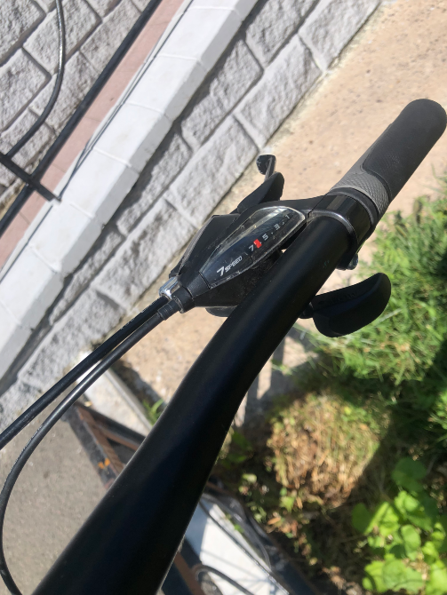 велосипедтің беріліс ауыстыратын тұтқасы, ауыстырғыштағы санаттарымен