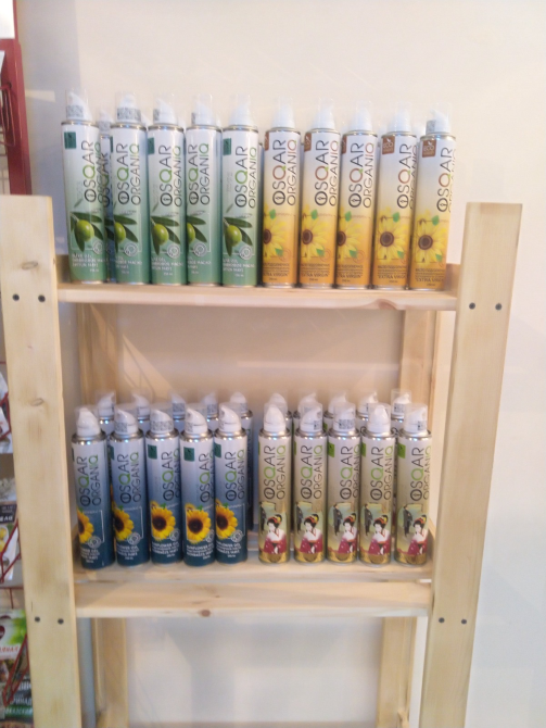 Ряд упаковок с брендированным дизайном