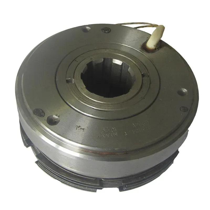 Металл механизмі, мүмкін, сцепление немесе муфта бөлімі, орталық тесігі және салқындату үшін қабырғалары бар.