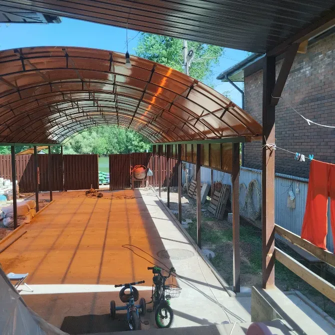 Балалар велокроссы бар жабық навестің ішкі кеңістігі