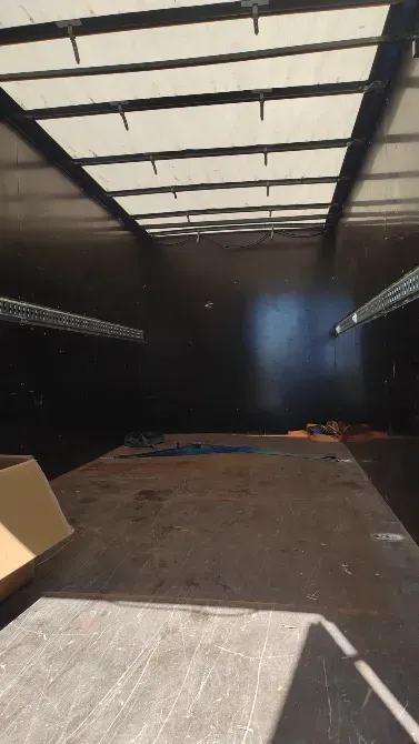 Жүк көлігінің бос тіреуіш ішінде