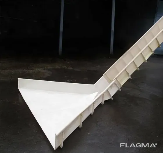 Дренажные каналы с защитными барьерами на склонах