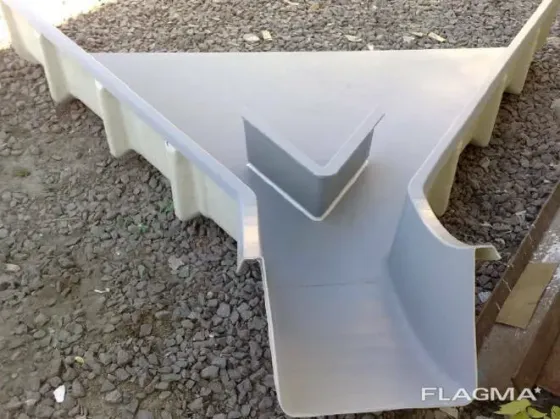 Дренажные каналы с защитными барьерами на склонах