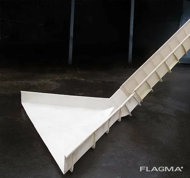 Пластиковый дренажный отвод с наклоном для сброса воды