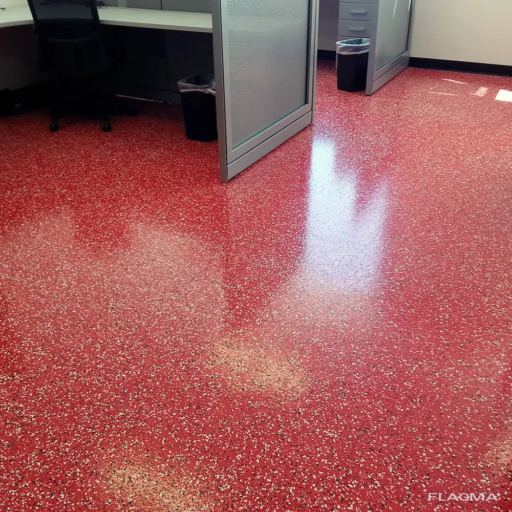 Пол с красной текстурой в офисе
