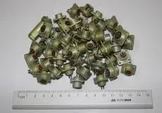 Множество мелких металлических деталей для механизмов