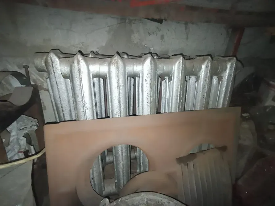 Радиатор отопления в неаккуратном состоянии