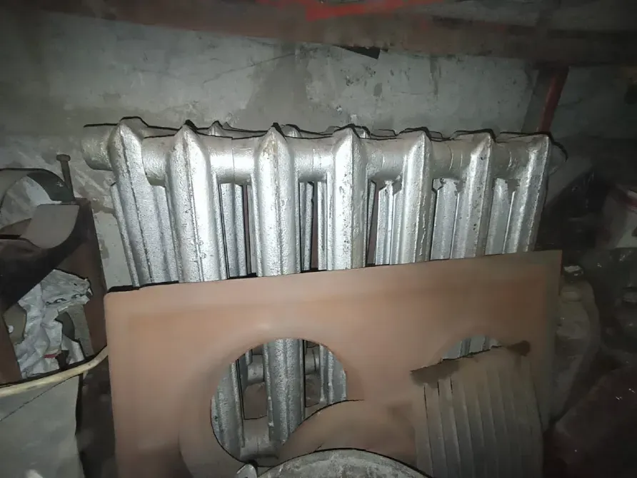 Радиатор отопления в старом помещении