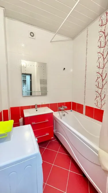 Стильная ванная комната с современным дизайном и особой отделкой